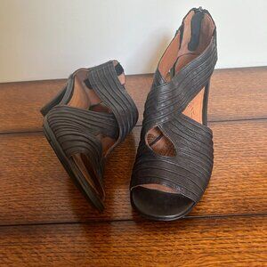 Gentle Souls by Kenneth Cole NWOT Heeled Shoes